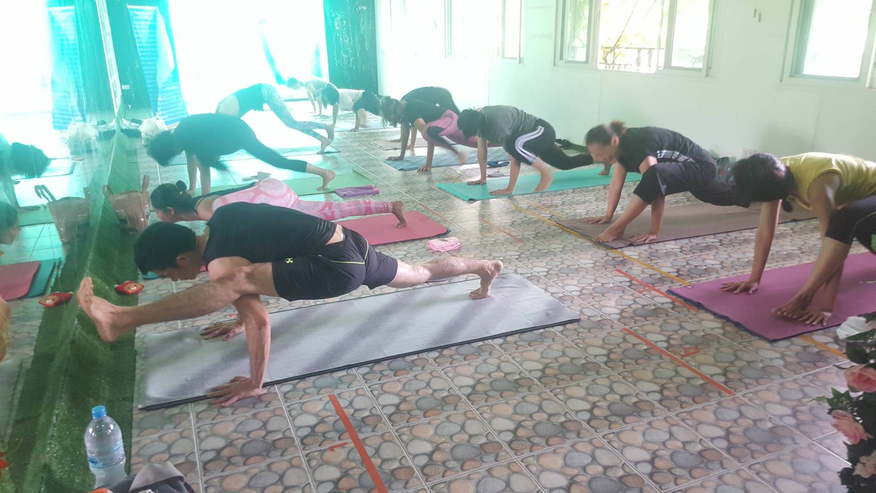 Aerial Yoga — โยคะอากาศ